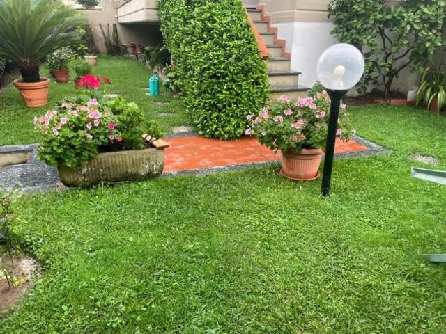 Villetta a schiera in vendita a Avenza Carrara 200 mq Rif: 1344177