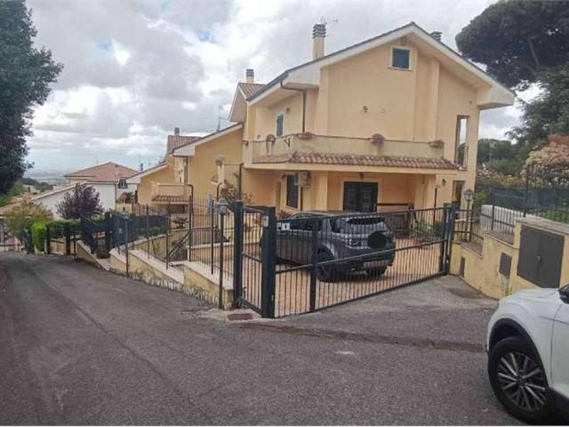 Villetta a schiera in vendita a Albano Laziale RM