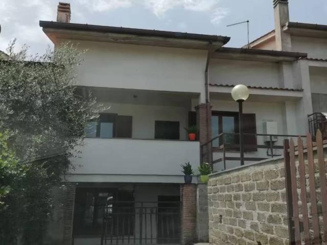 Villetta a schiera in vendita a Anguillara Sabazia RM