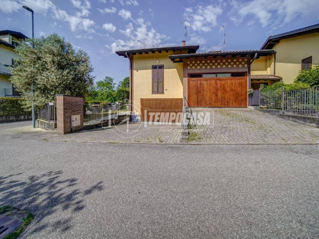 Villetta a schiera in vendita a Buguggiate VA