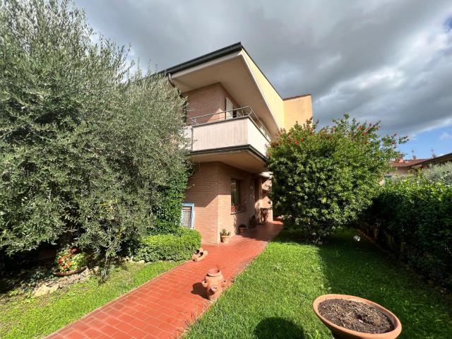 Villetta a schiera in vendita a Bellaria Pontedera in Ottimo composto da 6vani