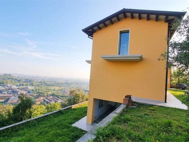 Villetta a schiera in vendita a Bolano SP
