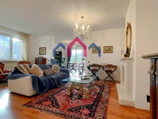 Villetta a schiera in vendita a Borgo a Mozzano 240 mq Rif: 1375746