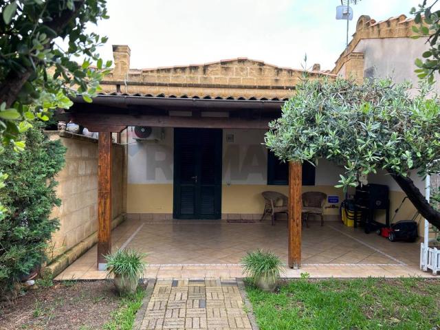 Villetta a schiera in vendita a Campofelice di Roccella PA