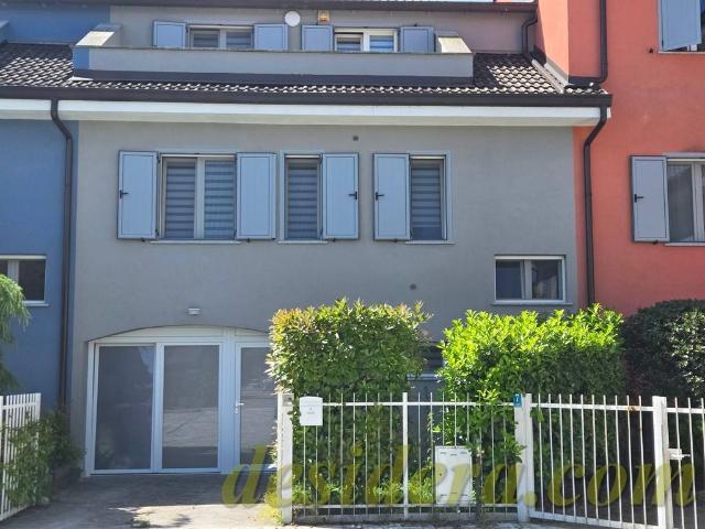 Villetta a schiera in vendita a Castelletto Sopra Ticino NO