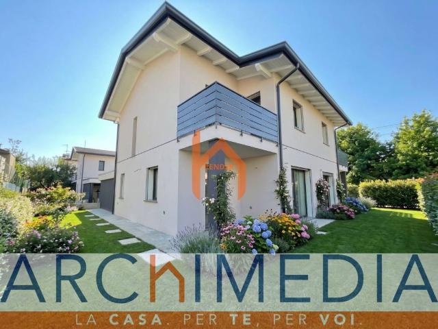 Villetta a schiera in vendita a Castronno VA