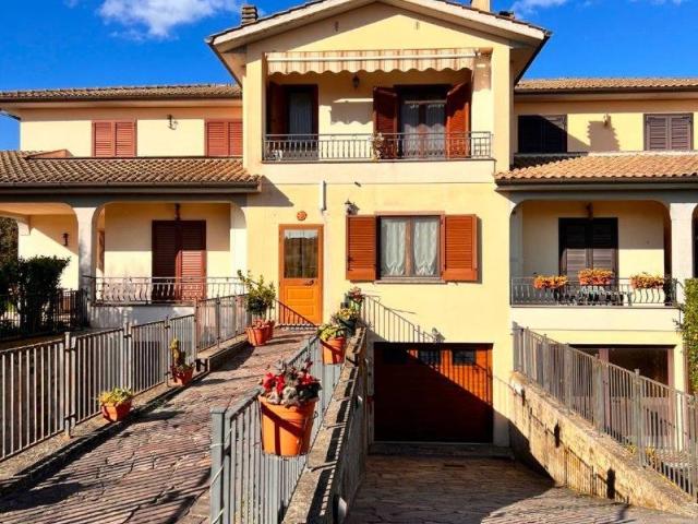 Villetta a schiera in vendita a Capodimonte VT