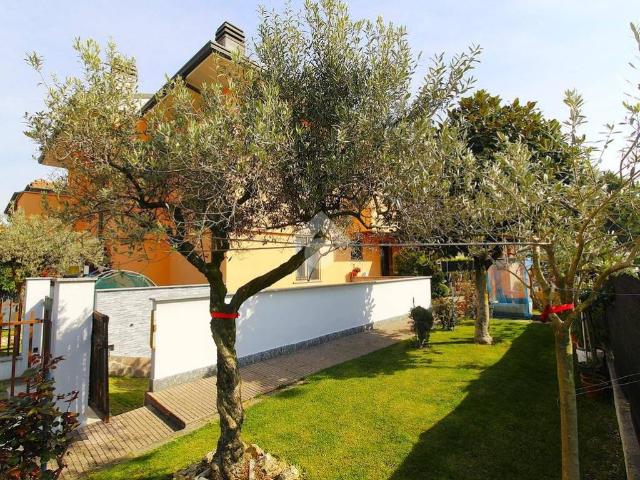 Villetta a schiera in vendita a Caponago MB