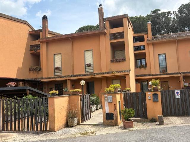 Villetta a schiera in vendita a Capranica VT
