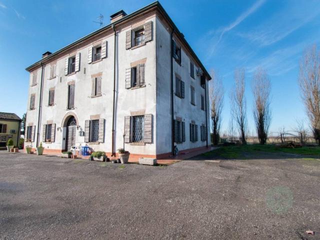 Villa in vendita a Carpi MO