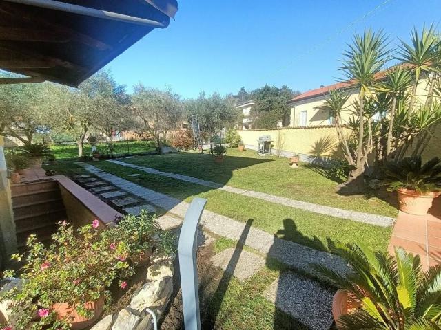Villa in vendita a Carrara MS