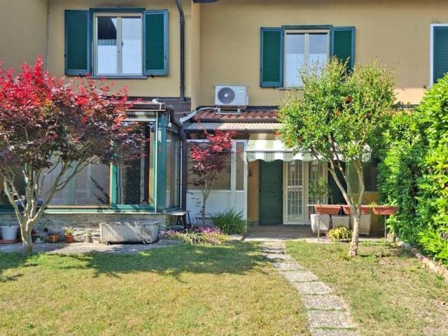 Villetta a schiera in vendita a Comabbio VA