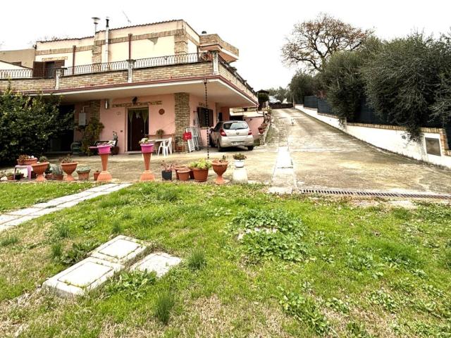 VILLETTA A SCHIERA in vendita a Corropoli