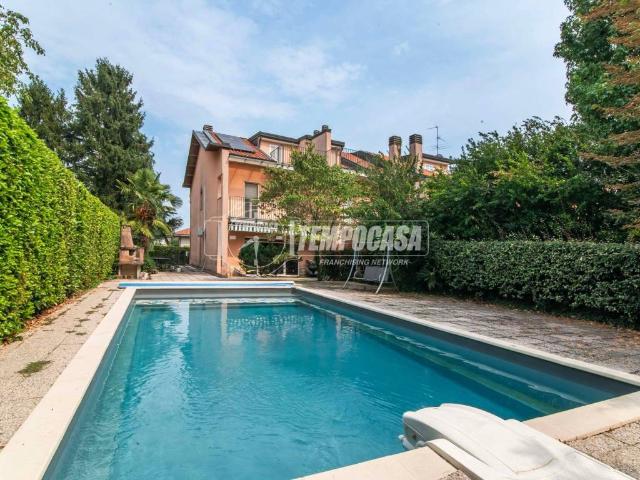 Villetta a schiera in vendita a Fenegrò CO