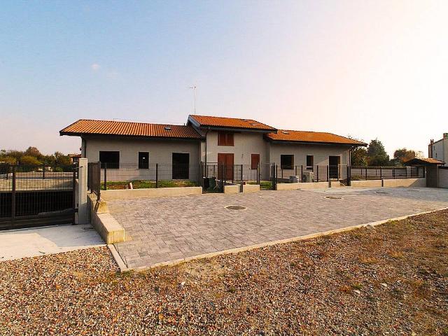 Villetta a schiera in vendita a Fino Mornasco CO