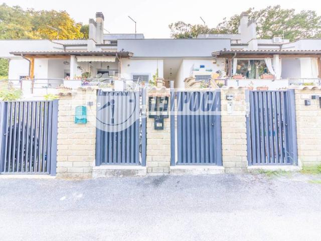 Villetta a schiera in vendita a Fiumicino RM