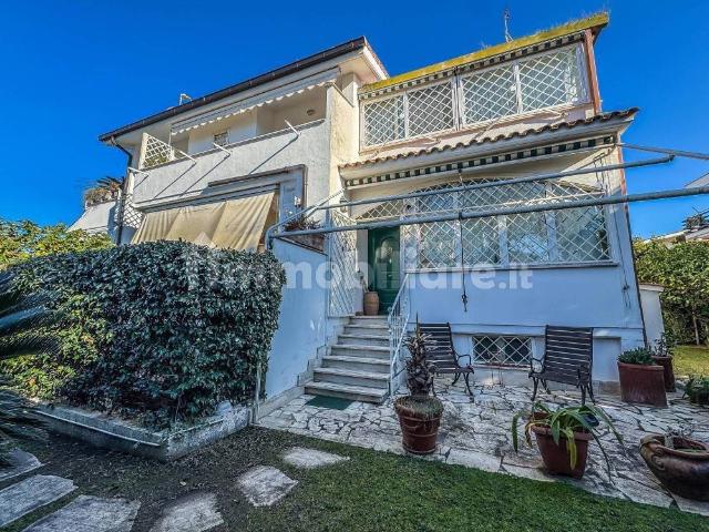 Villetta a schiera in vendita a Fiumicino RM