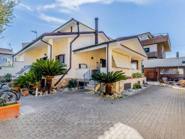 Villetta a schiera in vendita a Fiumicino RM