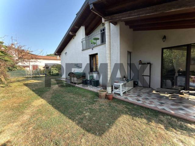 Villa in vendita a Gazzada Schianno VA