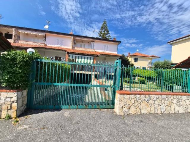 Villetta a schiera in vendita a Giugliano in Campania NA
