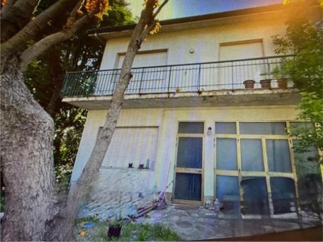 Villetta a schiera in vendita a Lucca 140 mq Rif: 1413447