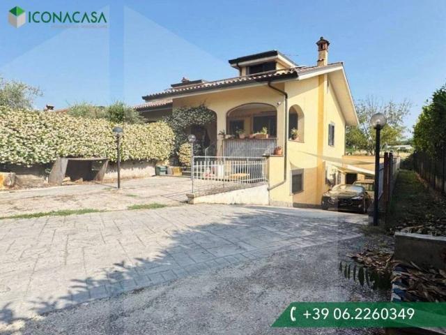 Villa in vendita a Roma RM