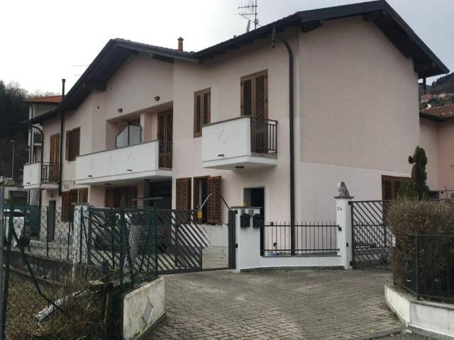 Villetta a schiera in vendita a Lavena Ponte Tresa VA