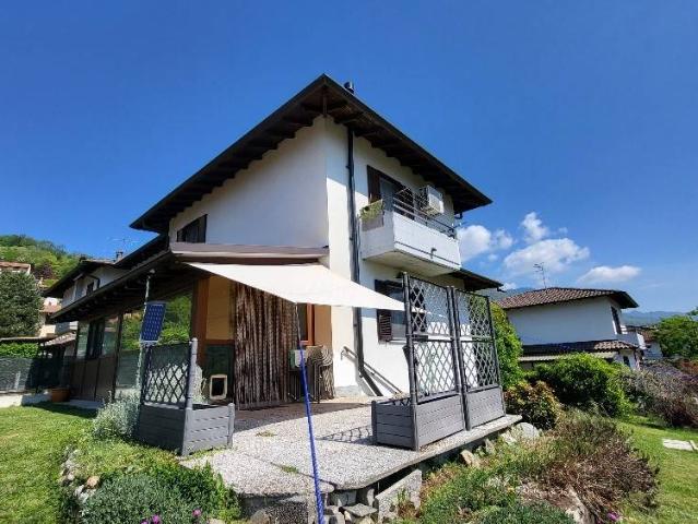Villetta a schiera in vendita a Laveno Mombello VA