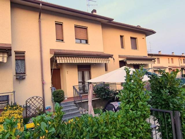 Villetta a schiera in vendita a Locate Varesino CO
