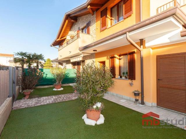 Villa in vendita a Locate Varesino CO