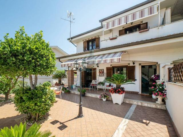 Villetta a schiera in vendita a Pomezia RM