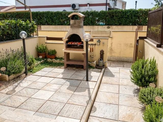 Villetta a schiera in vendita a Pomezia RM