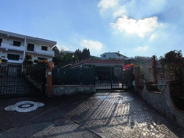 Villetta a schiera in vendita a Pozzuoli NA