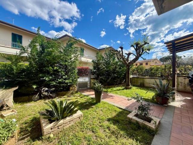 Villetta a schiera in vendita a Quercioli Massa 120 mq Rif: 1404968
