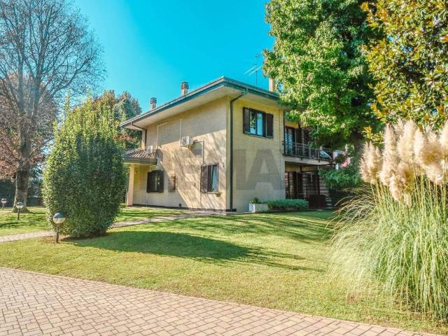 Villa in vendita a Rescaldina MI
