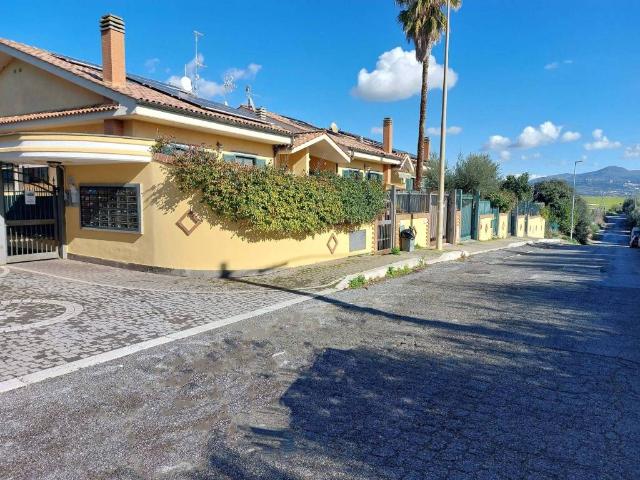 Villetta a schiera in vendita a Roma RM