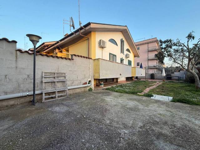 Villa in vendita a Roma RM