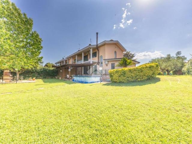 Villetta a schiera in vendita a Roma RM