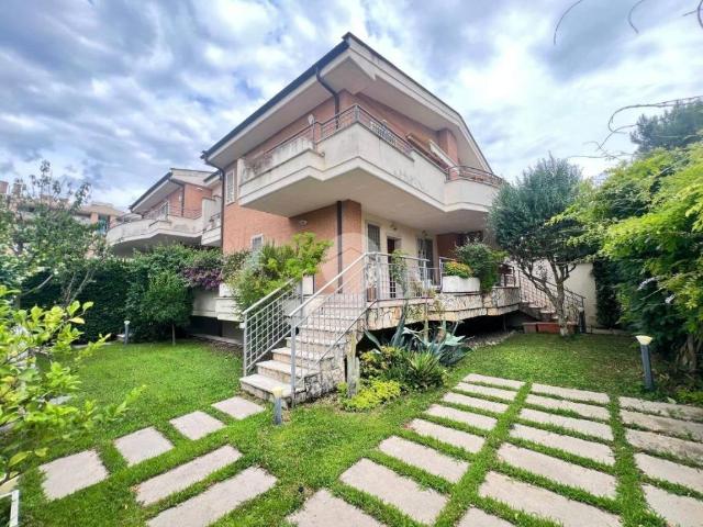 Villetta a schiera in vendita a Roma RM