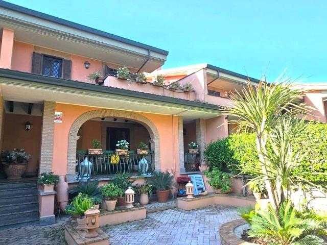 Villetta a schiera in vendita a Roma RM