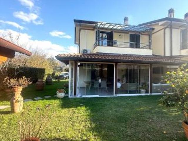 Villetta a schiera in vendita a Romagnano Massa 140 mq Rif: 1385651