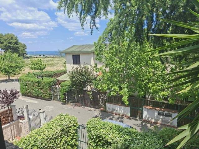 Villetta a schiera in vendita a Roseto Capo Spulico CS