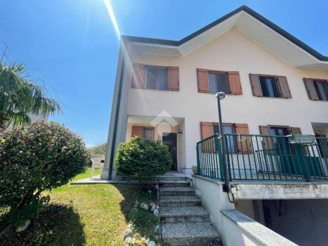 Villetta a schiera in vendita a Rovellasca CO