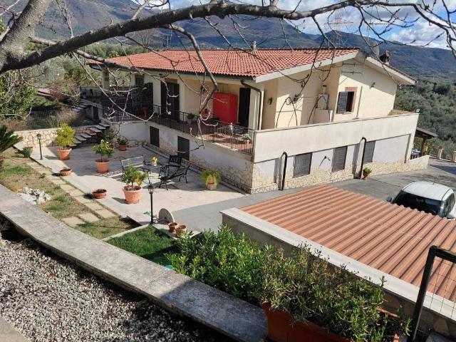 Villa in vendita a San Polo dei Cavalieri RM