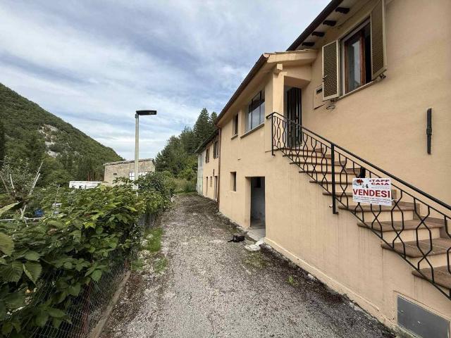Villetta a schiera in vendita a Sellano PG