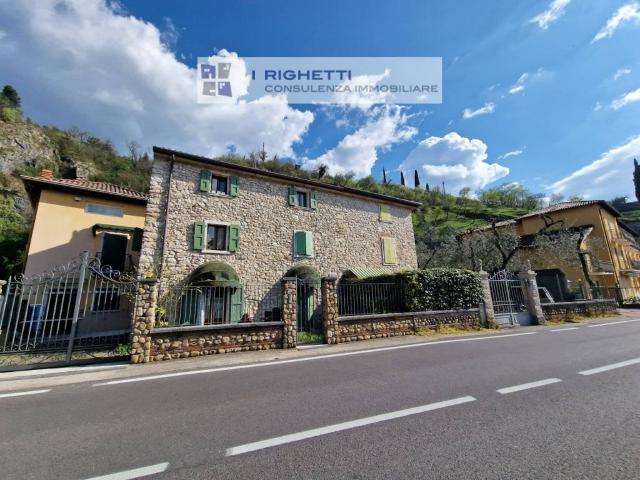 Villetta a schiera in vendita a Torri del Benaco VR