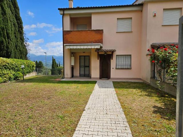 Villetta a schiera in vendita a Torrita Tiberina RM