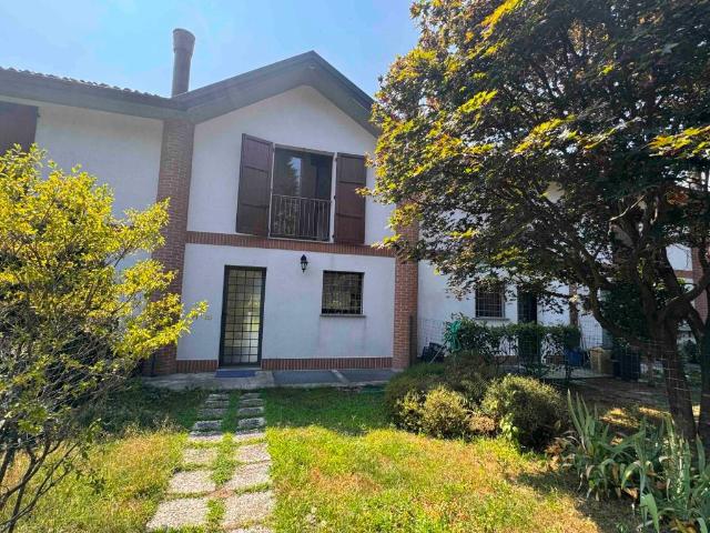 Villetta a schiera in vendita a Travedona Monate VA
