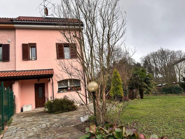 Villetta a schiera in vendita a Venegono Superiore VA