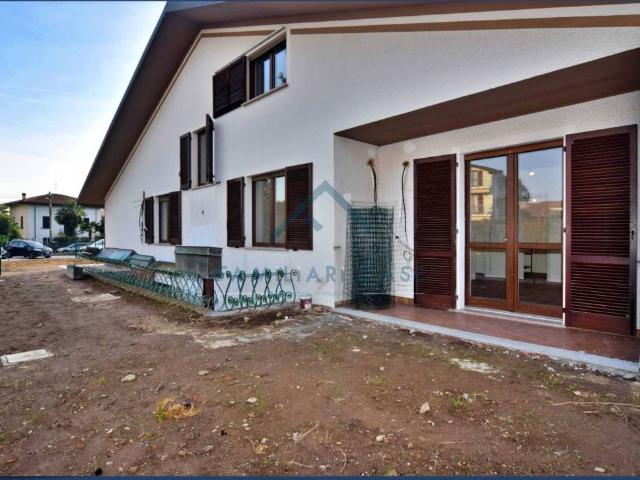 Villetta a schiera in vendita a Venegono Superiore VA